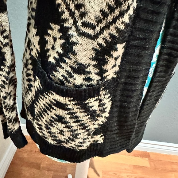Aztec inspired Elegant Black and Cream Patterned Cardigan. Bohemian. NWOT - Picture 2 of 10